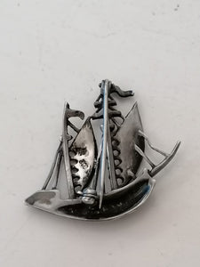 Bateau, broche en argent