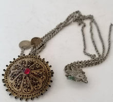 Charger l&#39;image dans la galerie, Broche oriental en argent
