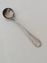 Charger l&#39;image dans la galerie, Rare petite cuillère ancienne
