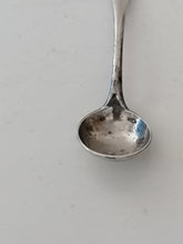Charger l&#39;image dans la galerie, Rare petite cuillère ancienne
