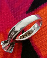 Charger l&#39;image dans la galerie, Bague en argent 925, solitaire en cristal taillé 

