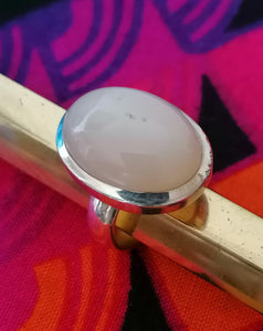 Bague argent et pierre cabochon  quartz rose .