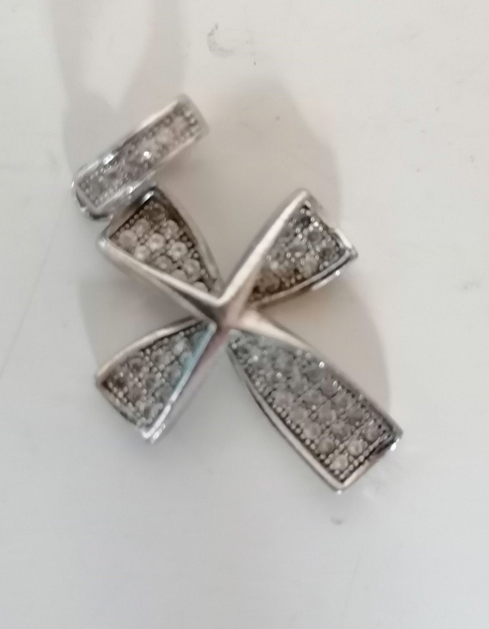 Petite croix en argent certie.