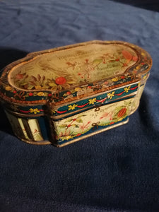 Boîte ancienne en taule
