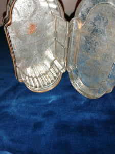 Boîte ancienne en taule