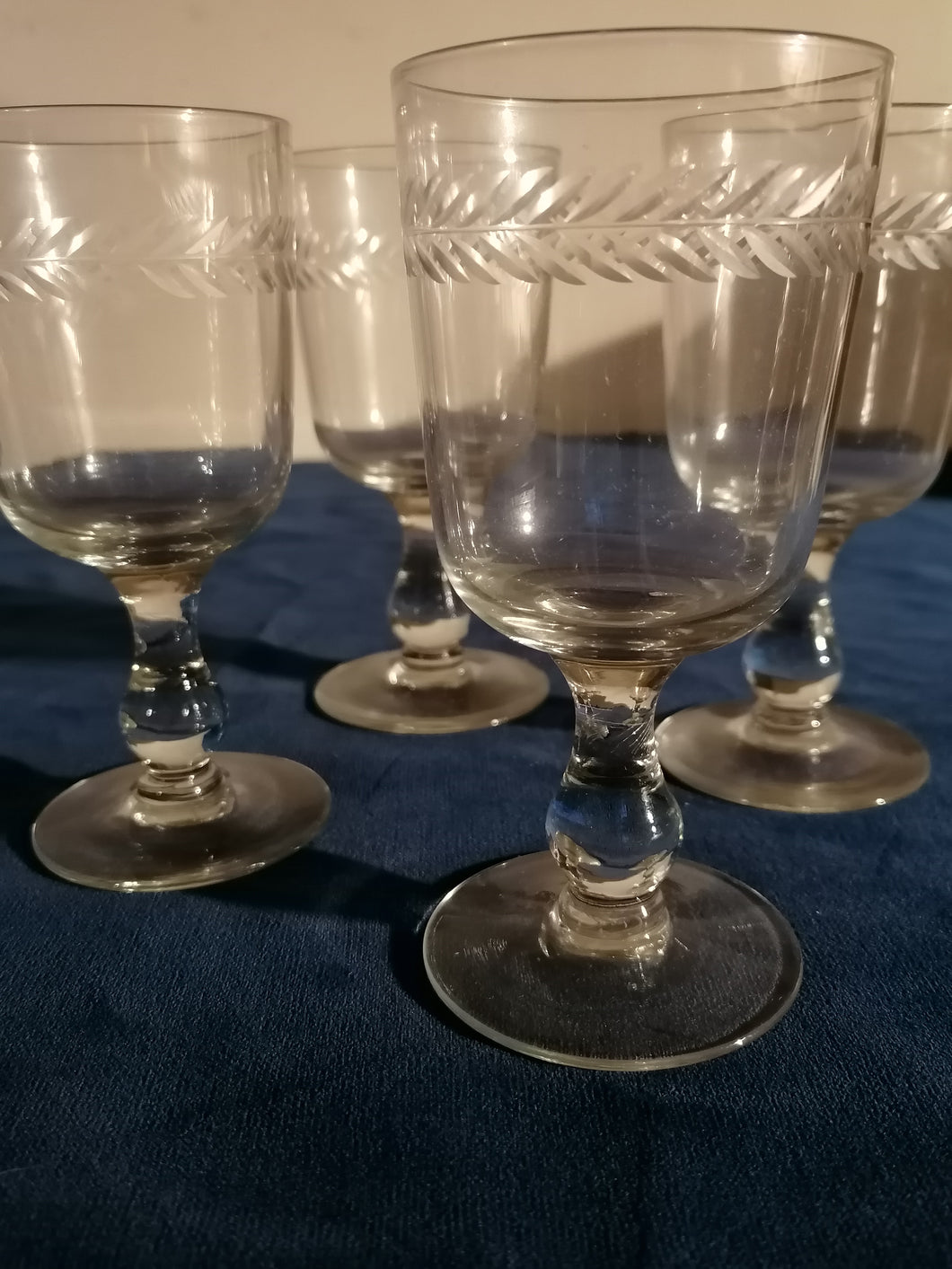 verres à vin blanc gravé ancien