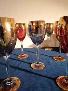6 grands verres à vin, couleurs bleu et rouge