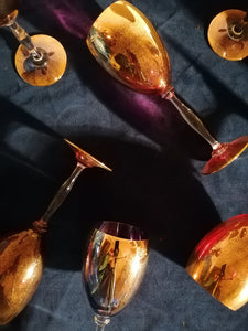 6 grands verres à vin, couleurs bleu et rouge
