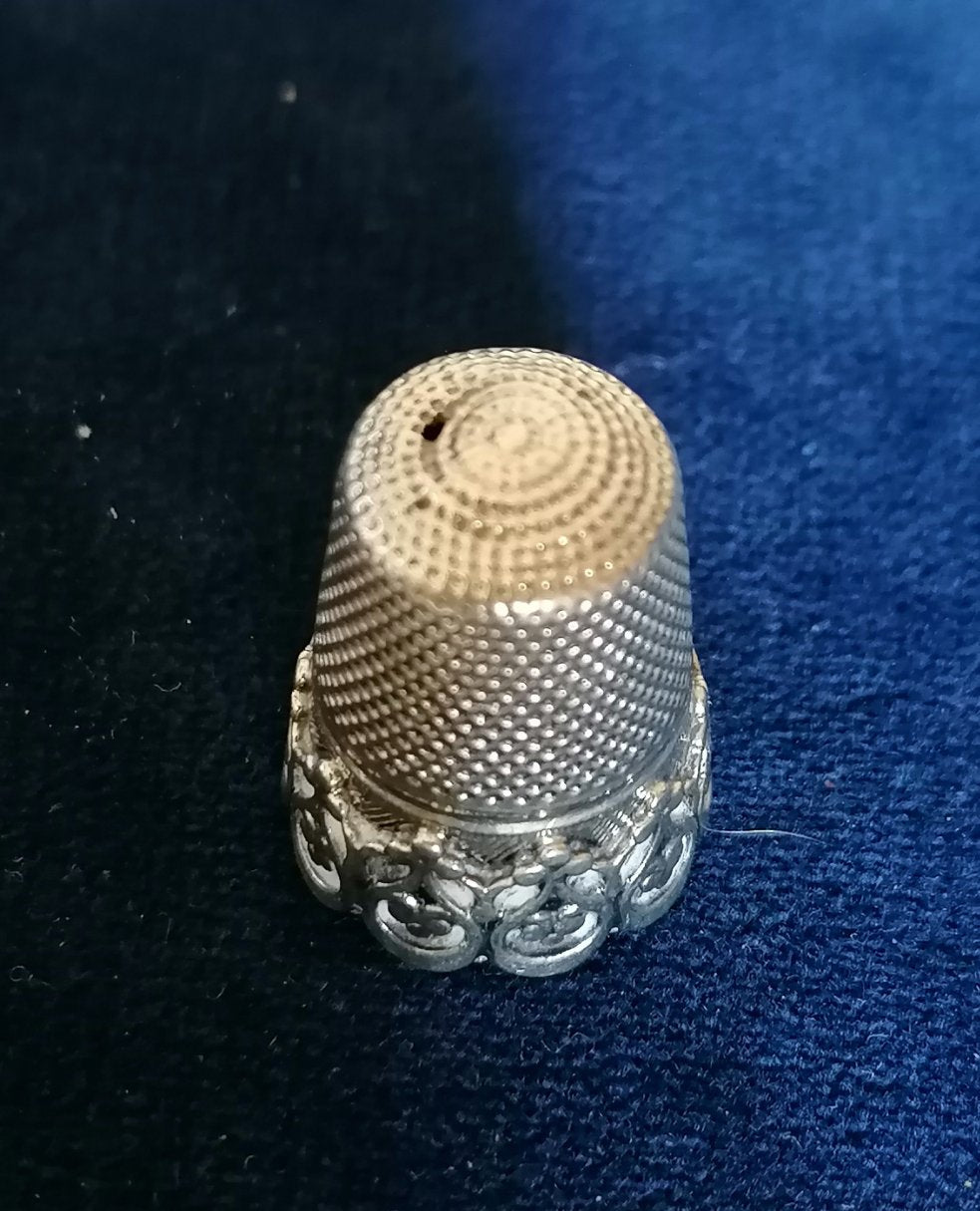 Dé à coudre en argent ancien 