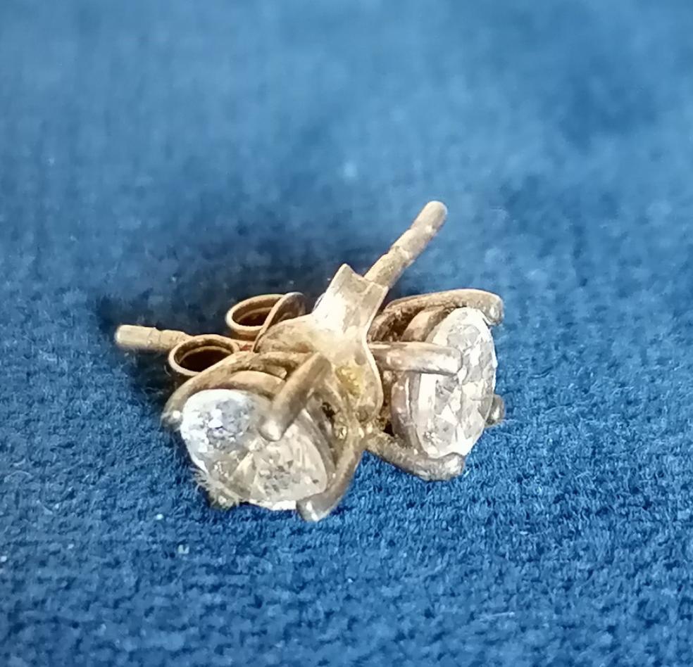 Clous d'oreilles, argent et pierre 