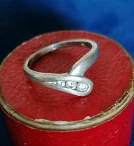 Bague argent et pierres, petite taille. 