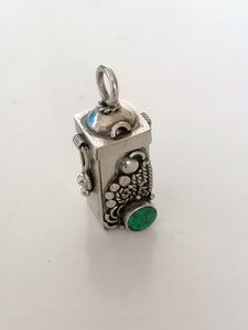 Pendentif falcon en argent, 