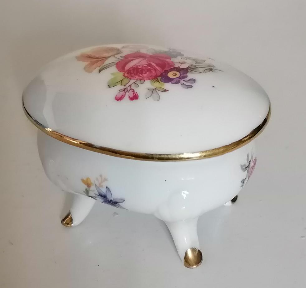 Petite boîte en porcelaine de Saxe