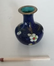 Charger l&#39;image dans la galerie, Mini vase cloisonné Chinois

