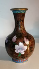 Charger l&#39;image dans la galerie, Vase cloisonné Chinois, parfait état. 
