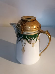 Exceptionnelle chocolatière en porcelaine peinte à la main. Modèle Empire