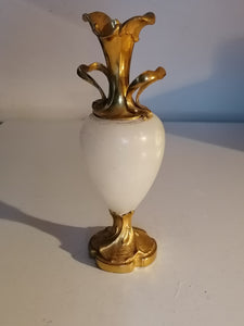 Vase en bronze doré et albâtre 