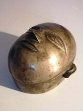 Charger l&#39;image dans la galerie, Boîte en bronze de Birmanie  ancienne, visage de Bouddha.
