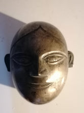 Charger l&#39;image dans la galerie, Boîte en bronze de Birmanie  ancienne, visage de Bouddha.
