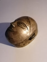 Charger l&#39;image dans la galerie, Boîte en bronze de Birmanie  ancienne, visage de Bouddha.
