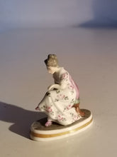 Charger l&#39;image dans la galerie, Vieux Vienne, figurine en porcelaine peinte
