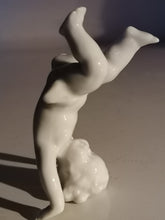 Charger l&#39;image dans la galerie, Capo di Monte figurine en porcelaine
