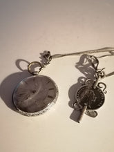 Charger l&#39;image dans la galerie, Montre gousset  mécanique ancienne en argent

