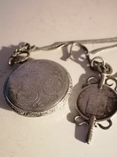 Charger l&#39;image dans la galerie, Montre gousset  mécanique ancienne en argent
