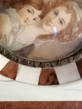 Charger l&#39;image dans la galerie, Miniature femme et enfant  ancienne
