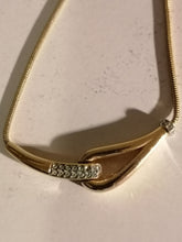 Charger l&#39;image dans la galerie, GIVENCHY collier ras du cou doré. 
