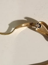 Charger l&#39;image dans la galerie, GIVENCHY collier ras du cou doré. 
