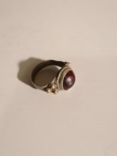 Charger l&#39;image dans la galerie, Bague orientale avec verre
