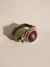 Charger l&#39;image dans la galerie, Bague orientale avec verre
