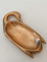 Charger l&#39;image dans la galerie, Vide poche en bronze, forme de cygne.
