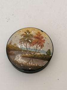 Boîte Russe papier mâché et peint.