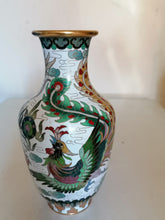 Charger l&#39;image dans la galerie, Vase cloisonné Chinois XXème, décors dragon et oiseau. 
