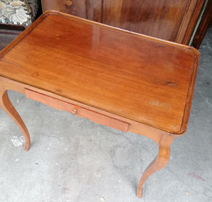 Table à cuvette d'époque Louis XV, dite cabaret.