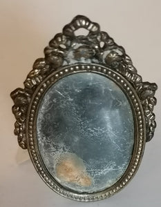 Ancien petit miroir à poser en laiton , 