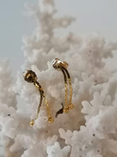Charger l&#39;image dans la galerie, Paire de Clou d&#39;oreille en or 9carat
