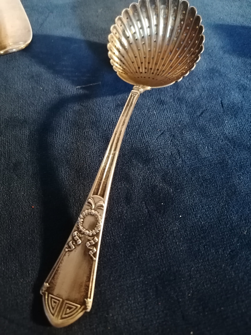 Soupoudreuse en argent Yetzler