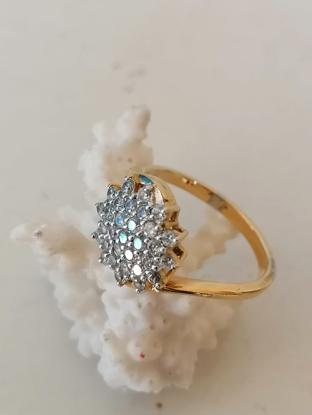 Bague doré avec cristaux