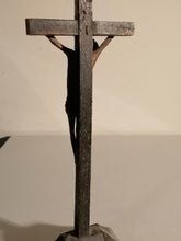 Charger l&#39;image dans la galerie, Crucifix en bois sculpté 19ème parfait état 

