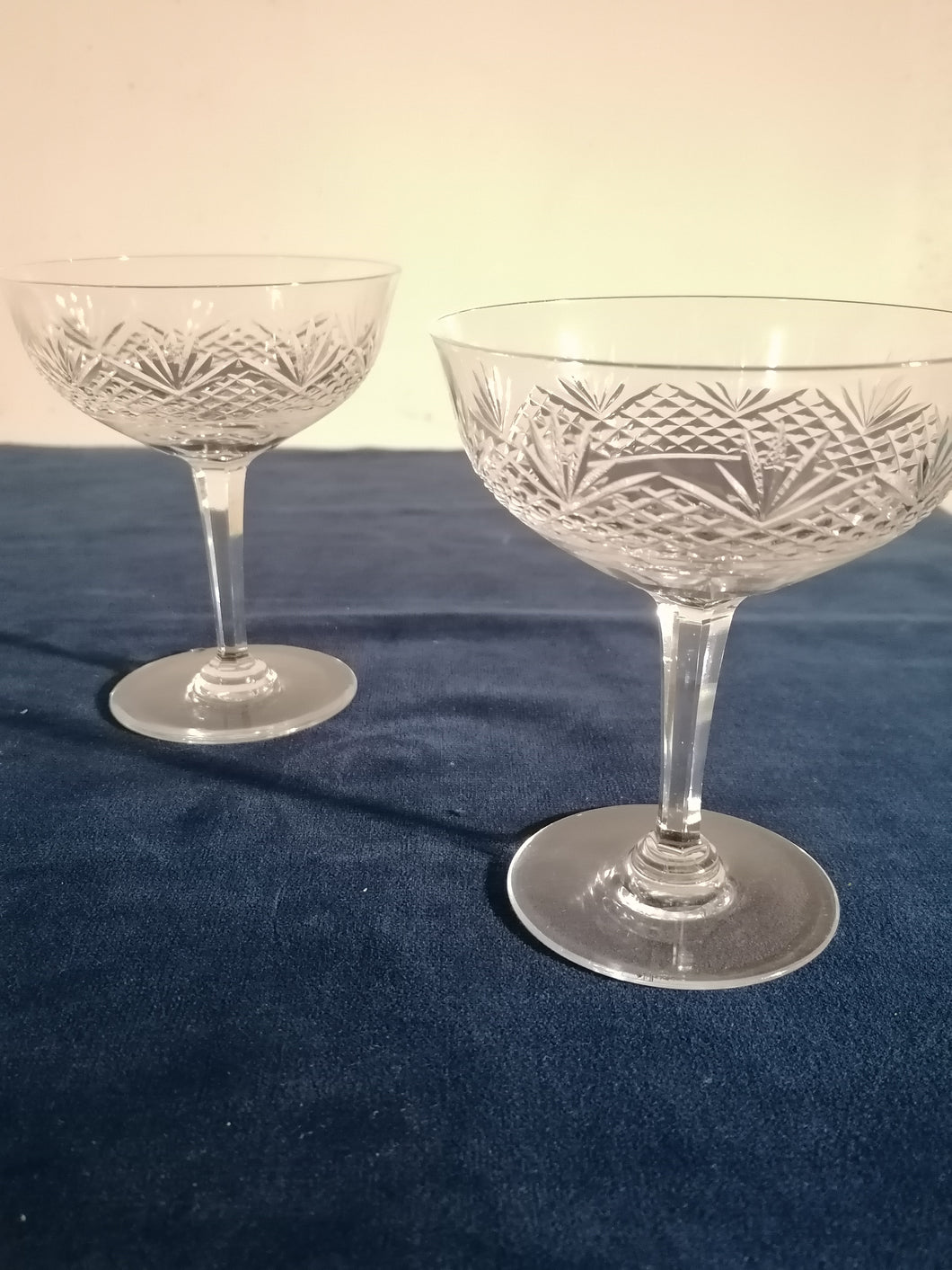 Cristal taillé, paire de coupes à Champagne
