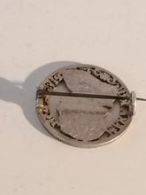 Charger l&#39;image dans la galerie, Broche avec monnaie italienne en argent , et pontife 
