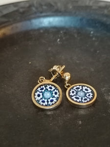 Paire de clous  d'oreille avec verre  murano, et argent doré. 