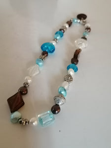 Collier genre murano perle d'eau douce et verre avec paillette
