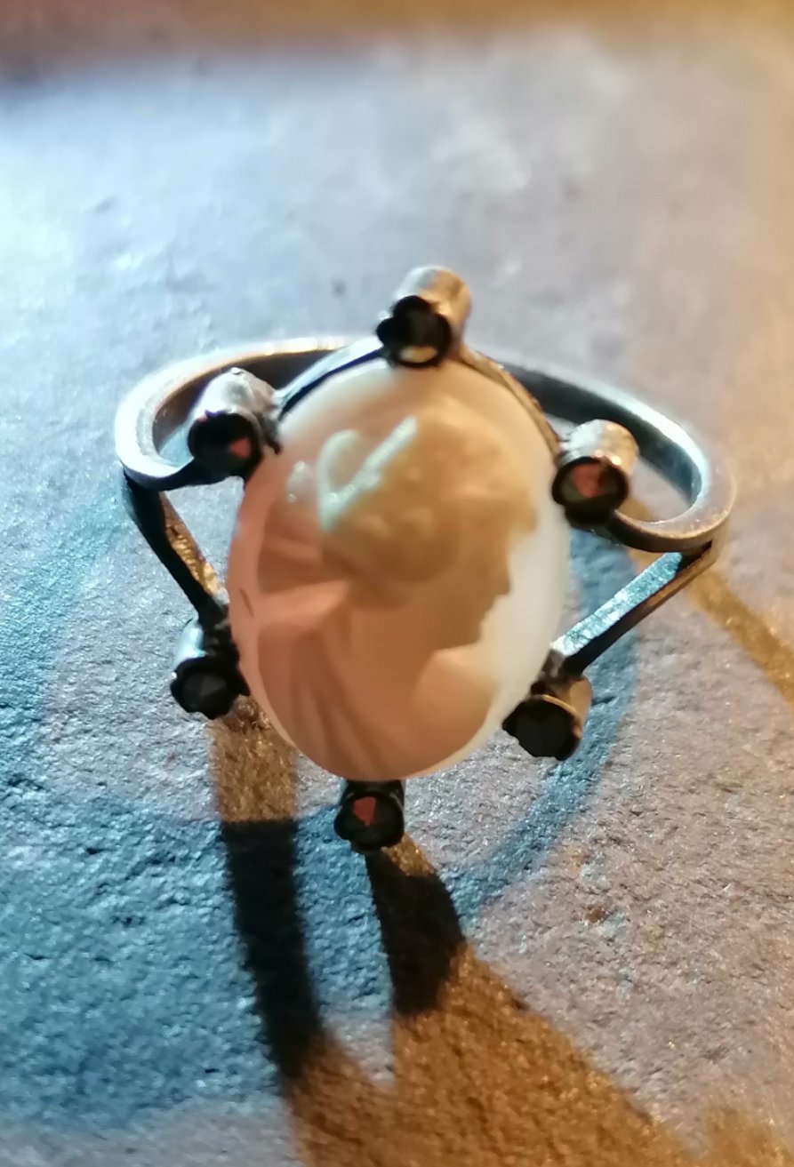 Bague ancienne camé en argent massif et marcassite