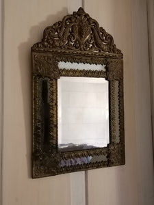 Miroir Louis XIV 19ème siècle en laiton repoussé