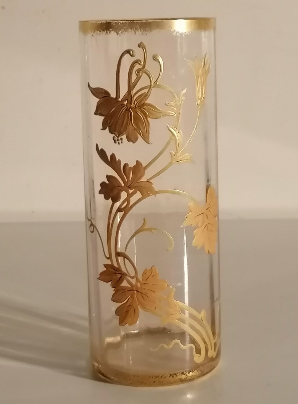 Vase peinture à l'or parfait état. 

Hauteur 18cm
