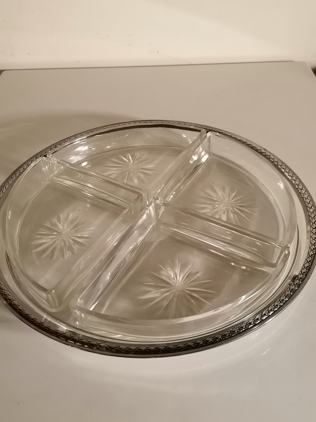 Plat à compartiments en cristal taillé et argent